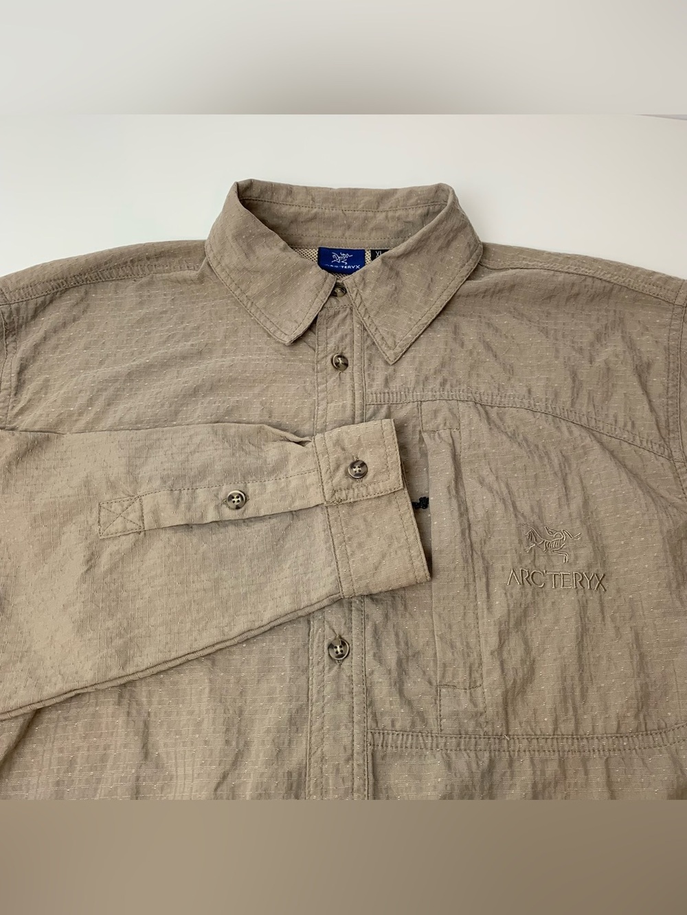 Arc’teryx Button Shirt Men Sz XL Nylon Long Sleeves Beige Breathable Arcteryx